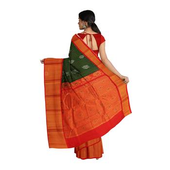 Dark green hand woven andhra pradesh handloom saree with blouse 3