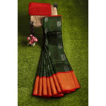 Dark green hand woven andhra pradesh handloom saree with blouse 4