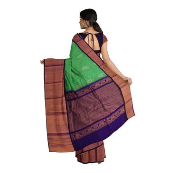 Green hand woven andhra pradesh handloom saree with blouse 3