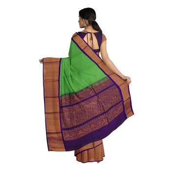 Green hand woven andhra pradesh handloom saree with blouse 3