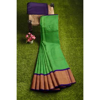 Green hand woven andhra pradesh handloom saree with blouse 4