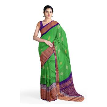 Green hand woven andhra pradesh handloom saree with blouse 1