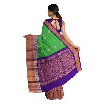 Green hand woven andhra pradesh handloom saree with blouse 3