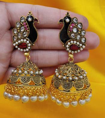 Gold earrings 1