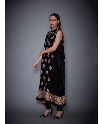Ri Ritu Kumar Black Embroidered Velvet Kurta With Churidar & Inner 2