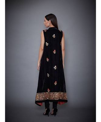 Ri Ritu Kumar Black Embroidered Velvet Kurta With Churidar & Inner 4