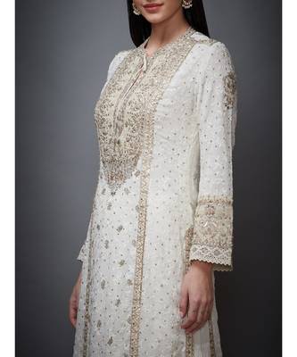 RI White Embroidered Kurta Set 6