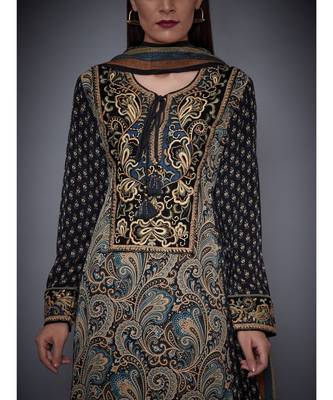 Ri Ritu Kumar Black & Beige Jamawar Kurta With Churidar & Dupatta 5