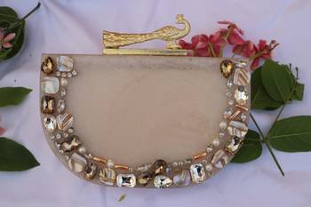 Worthyy Enterprises Women's Acrylic Embellished Clutch purse with Detachable Sling (Cream) 1