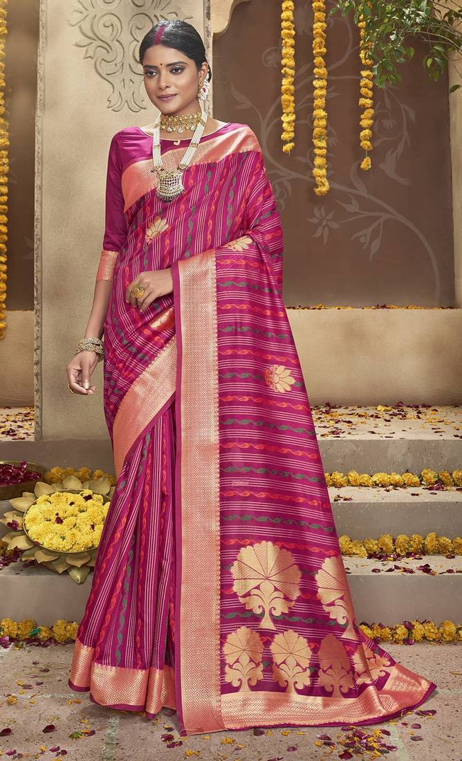 Women's Viscose Magenta Woven Design Designer Saree With Blouse Piece