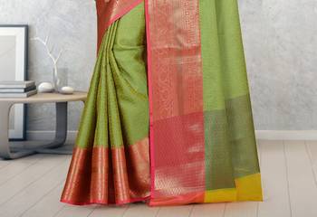 Green Banarasi Tanchoi Art Muslin Silk Saree With Blouse 3
