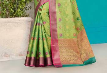 Green Banarasi Tanchoi Art Muslin Silk Saree With Blouse 3