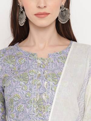 Women'S Floral Print & Gota Patti Work Straight Cotton Lavender Kurta,Pant & Dupatta 5