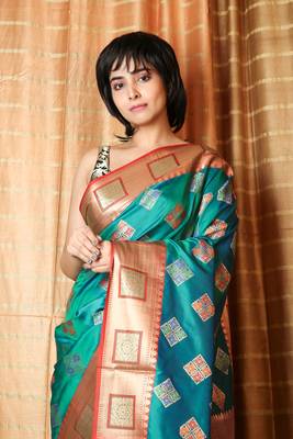 Parrot green woven patola saree with blouse 4