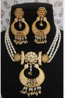 Beige necklaces