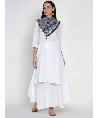women cotton white basic kurta with black and white check cotton scarf 1