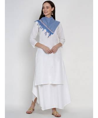 women cotton white basic kurta with blue and white check cotton scarf 1