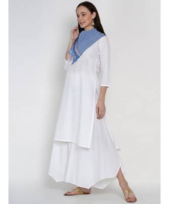 women cotton white basic kurta with blue and white check cotton scarf 2