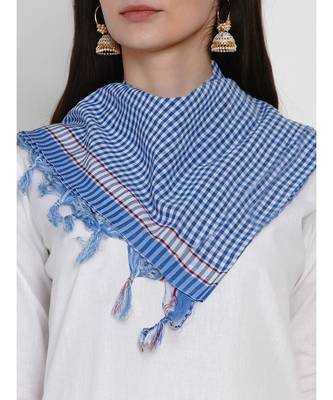 women cotton white basic kurta with blue and white check cotton scarf 5