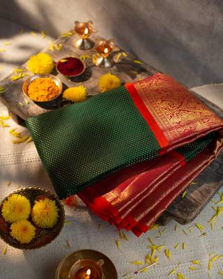 Green woven kanchipuram silk saree with blouse 3