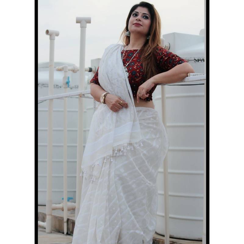 Elegance with comfort in this khadi silk jamdani saree