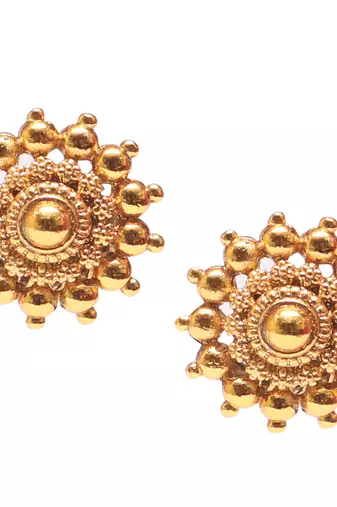 Golden tushi with earrings