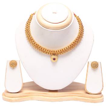 Golden Tushi with Earrings 1
