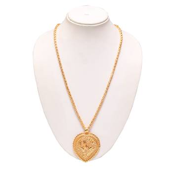 Golden long chain with pendent 1