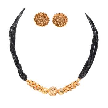 Traditional maharashtrian mangalsutra with earrings 2