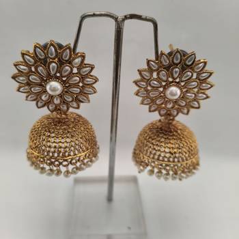 Golden Jhumkis earrings with Pearl 1