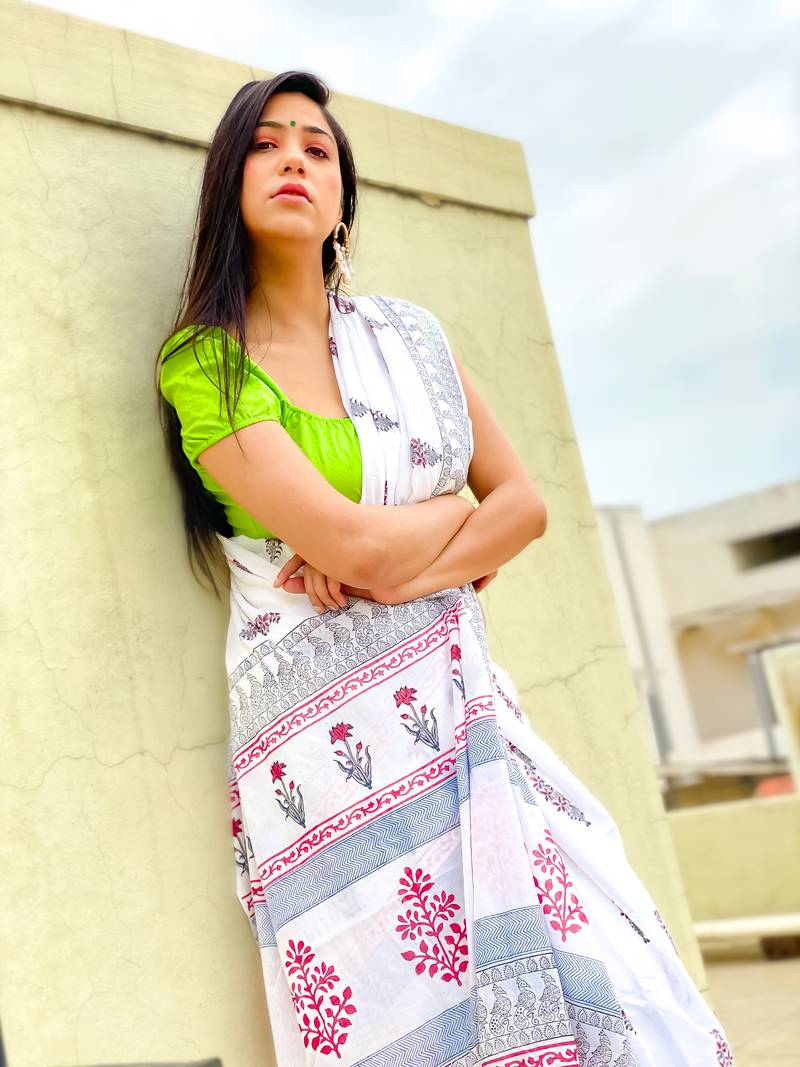 White Hand Block Printed Cotton Malmal Saree With Traditional Design & Red Tessels on Pallu