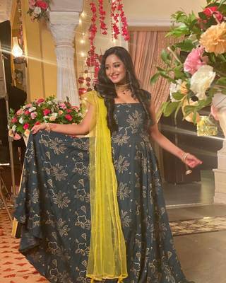 Dark Green Gold Foil Dress With Dupatta  (Set of 2) 5