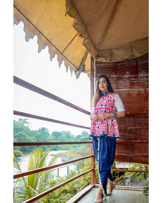 White kedia and tulip pants set with traditional motifs 7