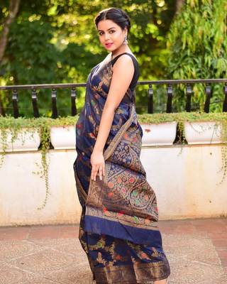 Navy Blue Woven Cotton Saree With Blouse 3