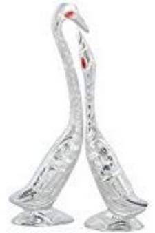 Metal Pair Kissing Duck Showpiece