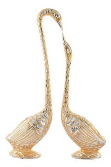 Pair Of Kissing Duck Showpiece