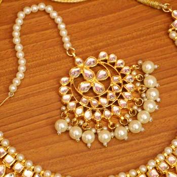 White crystal necklace-sets 3
