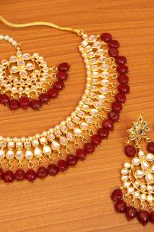 Maroon crystal necklace-sets