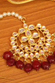 Maroon crystal necklace-sets