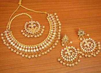 White crystal necklace-sets 1