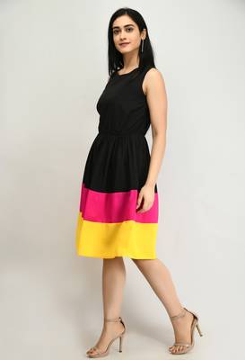 Red plain crepe short-dresses 3