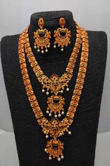 Multicolor studded jewellery necklace-sets