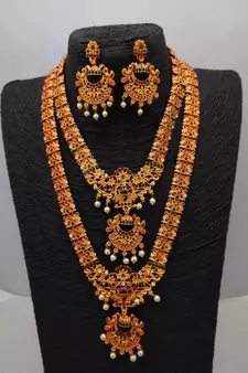 Multicolor studded jewellery necklace-sets