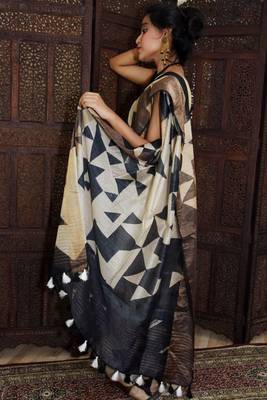 Unitex Fashion White Moonga Silk digital geometric print saree 2