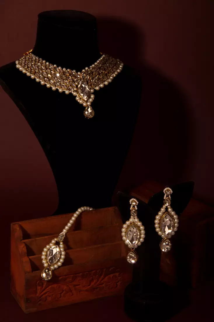 Alloy Glass Tone Glittery Choker Necklace with Earrings & Mang Tika