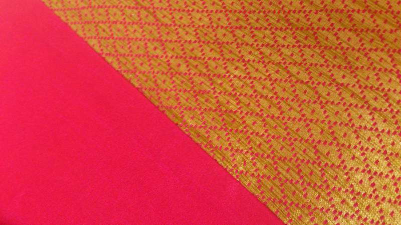 Fuschia Bricks Table Runner and Mats