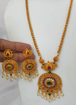 Gold spinel pendants 1
