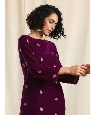Wine Velvet Embroidered Slit Kurta 3