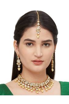 White Kundan Necklace With Earrings And Maang Tikka