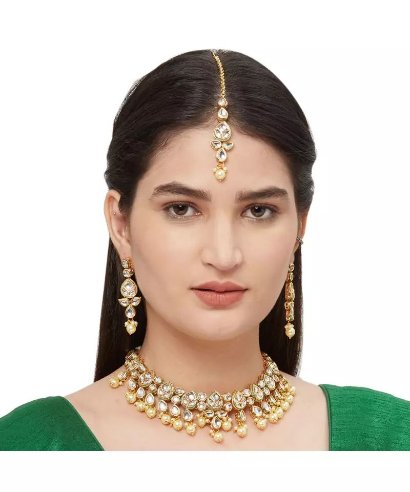 White Kundan Necklace With Earrings And Maang Tikka